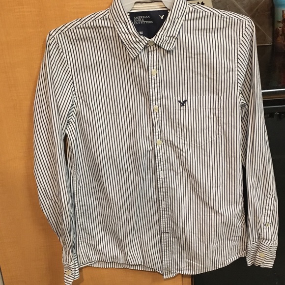 Two men’s button up shirts - Picture 4 of 5